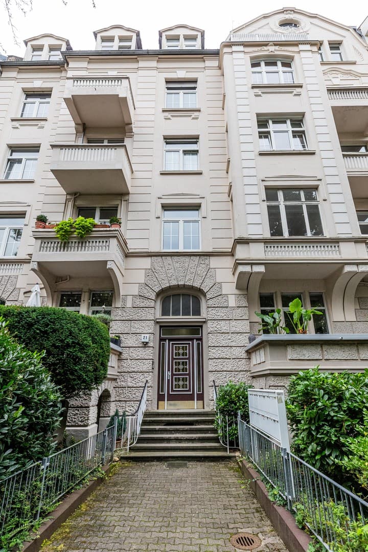 Kernsanierte 3,5-Zimmer Wohnung im begehrten Dichterviertel