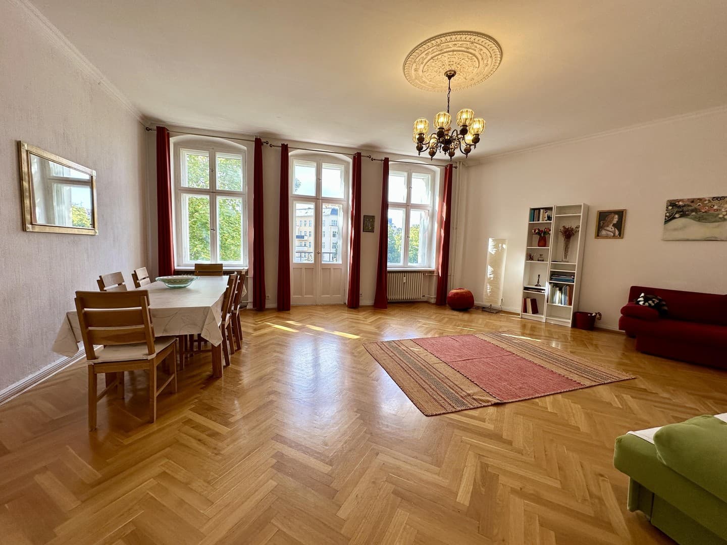 Helle möblierte Altbauwohnung mit Balkon in Berlin-Friedenau