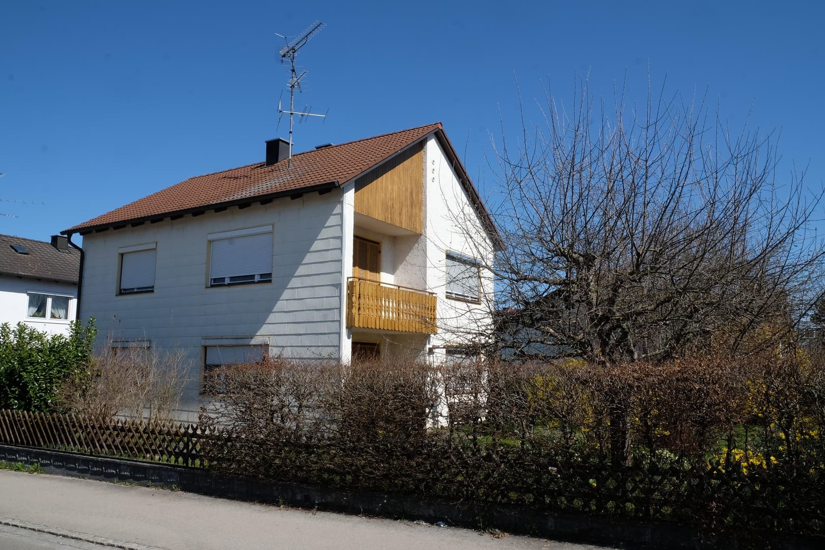 Provisionsfrei von privat: älteres freistehendes Einfamilienhaus in Mammendorf