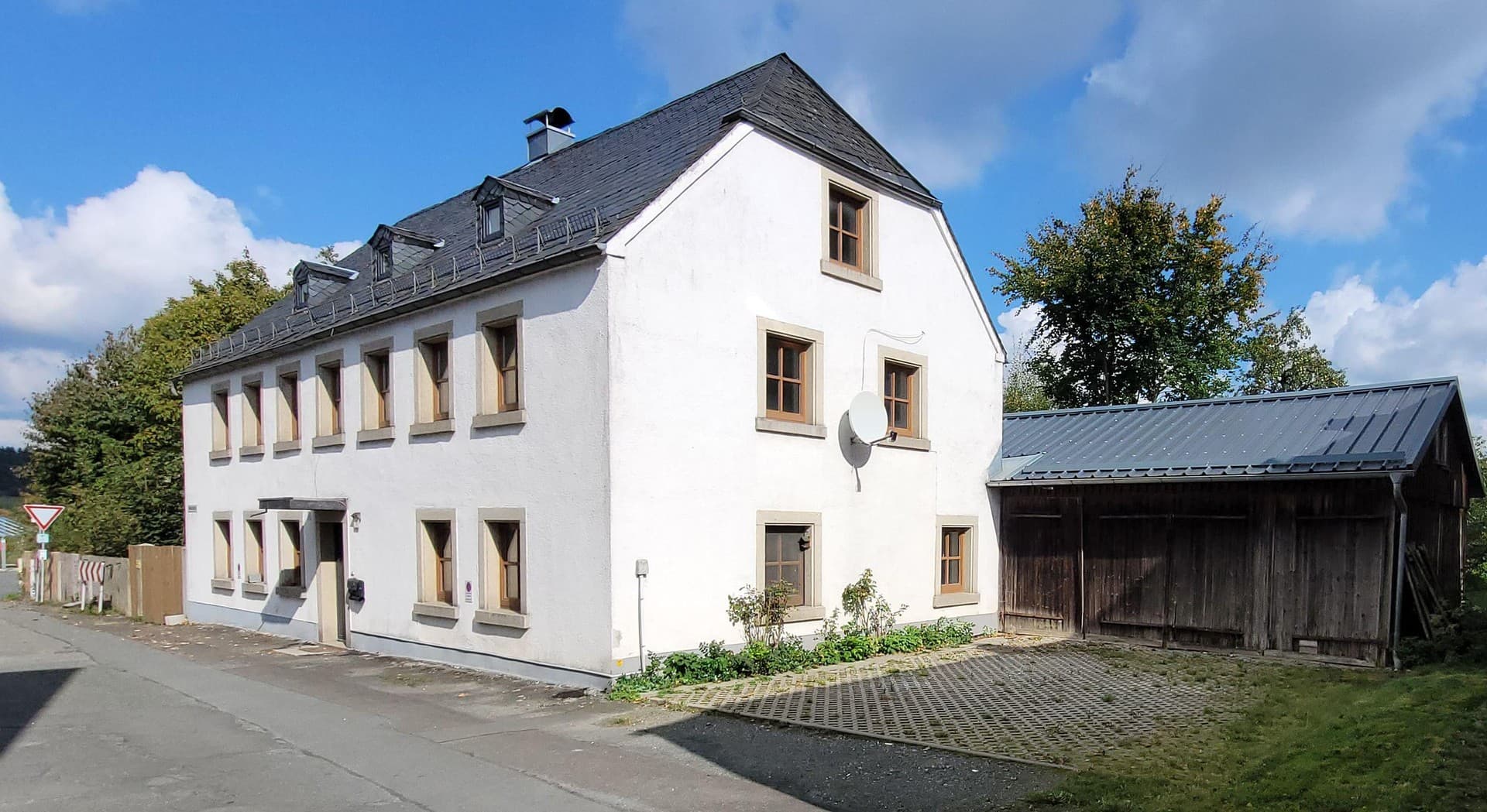 Landhaus, vielseitig nutzbar, 380 qm Wohn- und Nutzfläche, für große Familien oder Gruppen