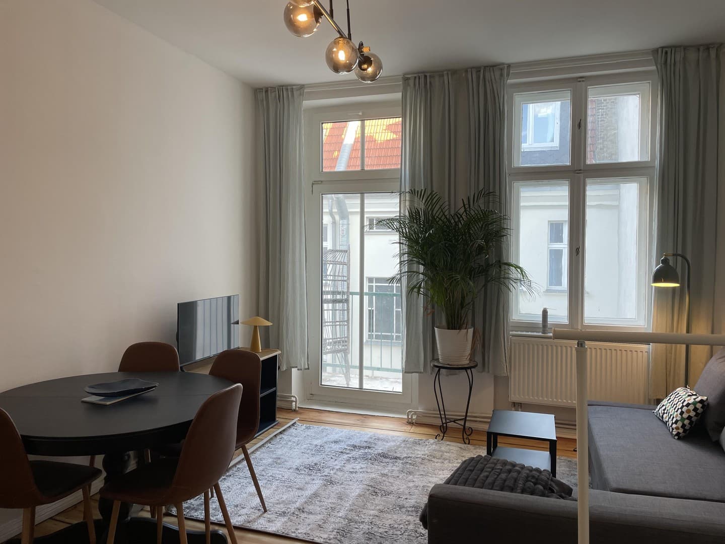 Spacious 2 bedrooom apartment in Pankow Florakiez district with kitchen to rent