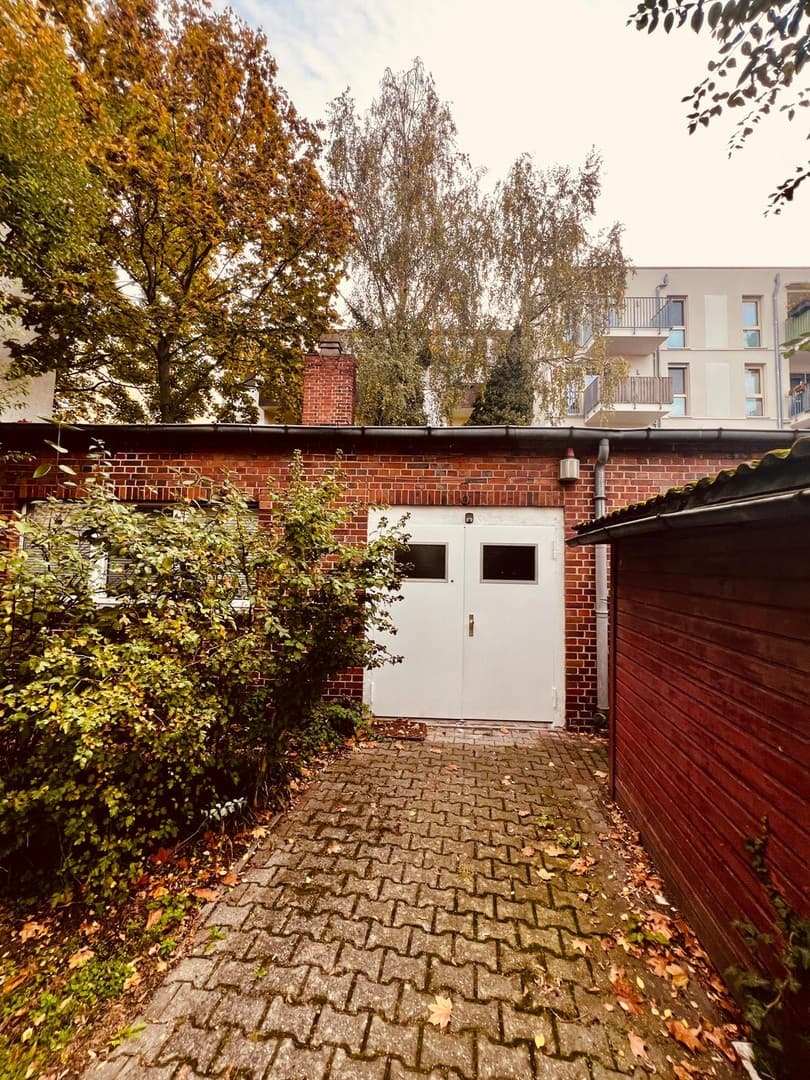 Remise im Grünen: Klinker-Cottage zum Arbeiten + Wohnen