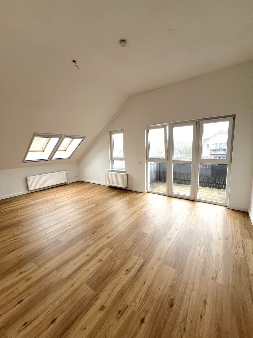 Helle 3-Zimmer-Dachgeschosswohnung mit Balkon und hochwertiger Ausstattung in ruhiger Lage in Velten