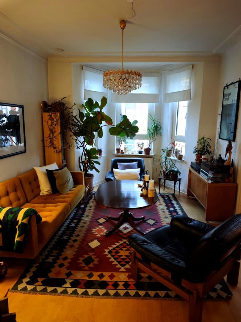 Zentrumsnahe großzügige 3-Zimmer Altbauwohnung mit Balkon