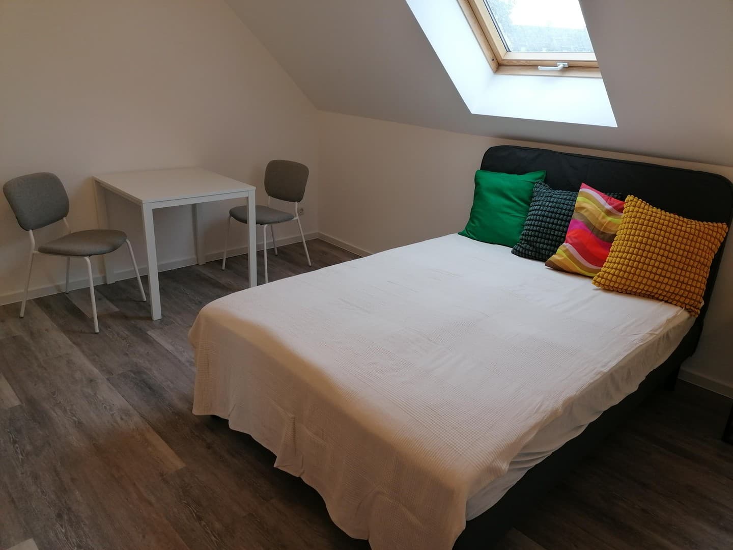 NICHT FÜR FAMILIEN GEEIGNET! WG Zimmer in top Lage Nähe Köln in Leverkusen-Opladen City Erstbezug