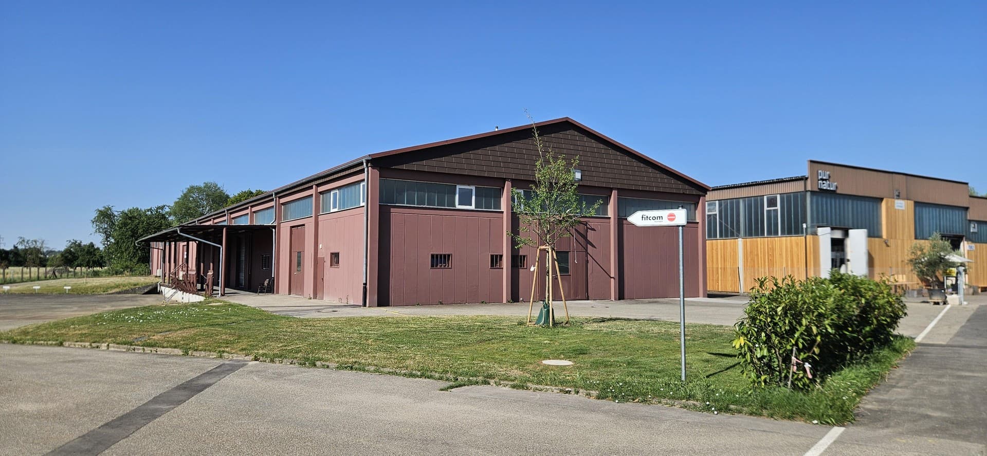Gewerbe-/ Logistikhallen 100- 400 m2 zu vermieten