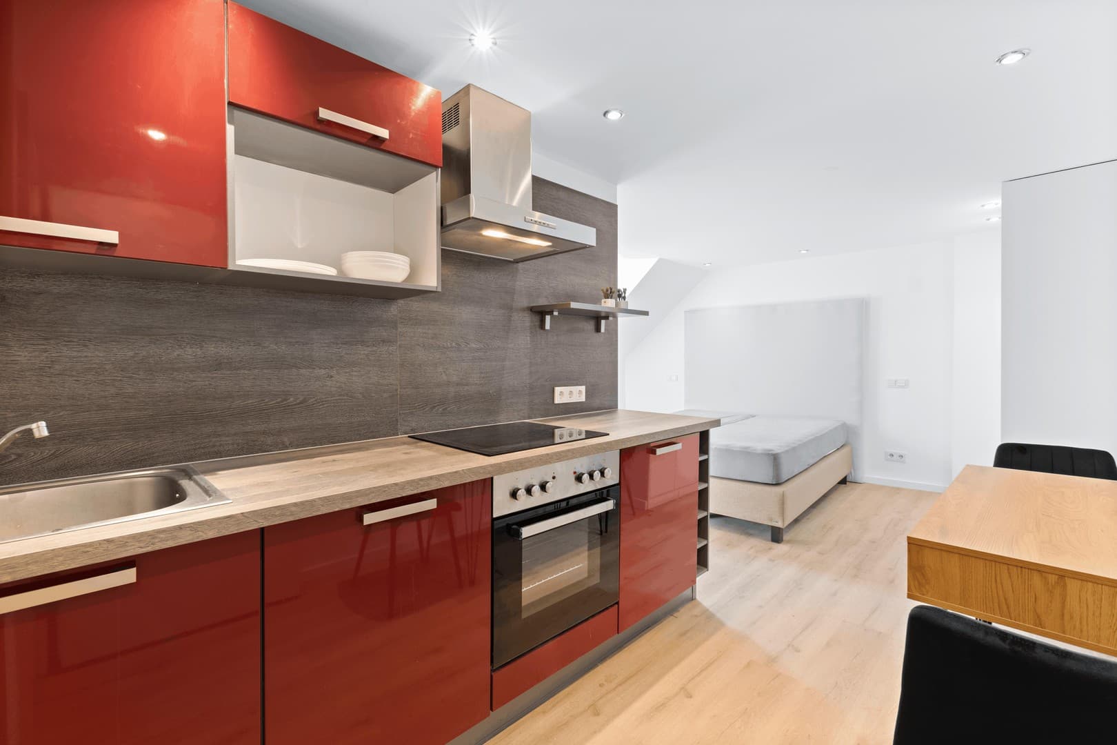 Voll möblierte 1-Zimmer-Wohnung in Frankfurt-Nied – top angebunden, sofort beziehbar