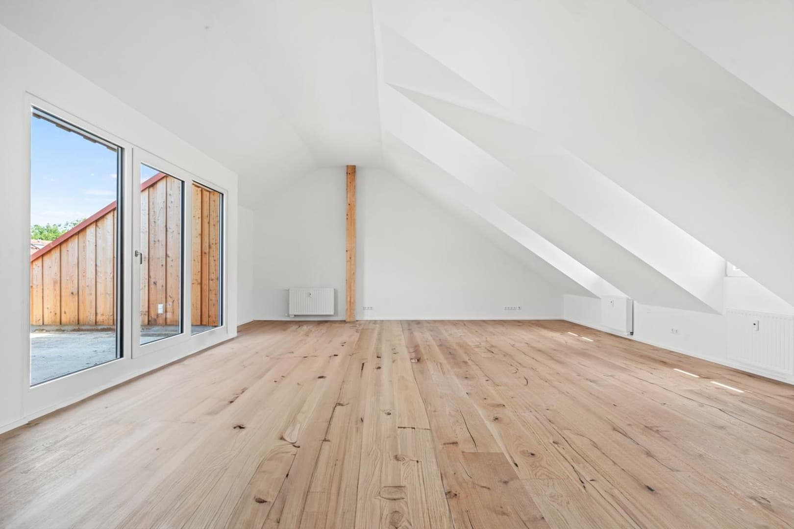 Neue Dachgeschosswohnung im Herzen von Radolfzell - Effizient, Stylisch und Großzügig