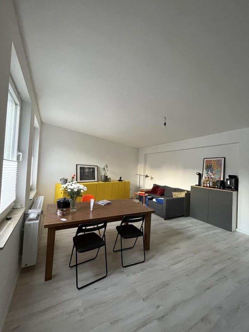 Neu Sanierte 4 Zimmer-Wohnung mit Dachterrasse in Top-Lage