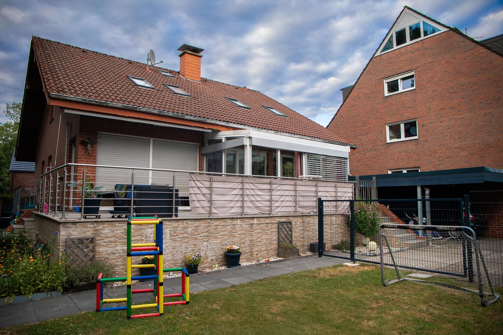 Raumwunder mit Einliegerwohnung - auch als Mehrfamilienhaus nutzbar.