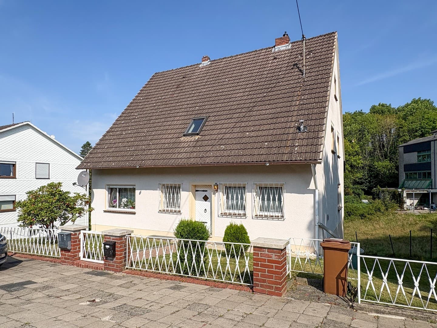 Zweifamilienhaus, teilvermietet, Wohnung im OG in Renovierung. Zentrale Lage Hamm/Sieg