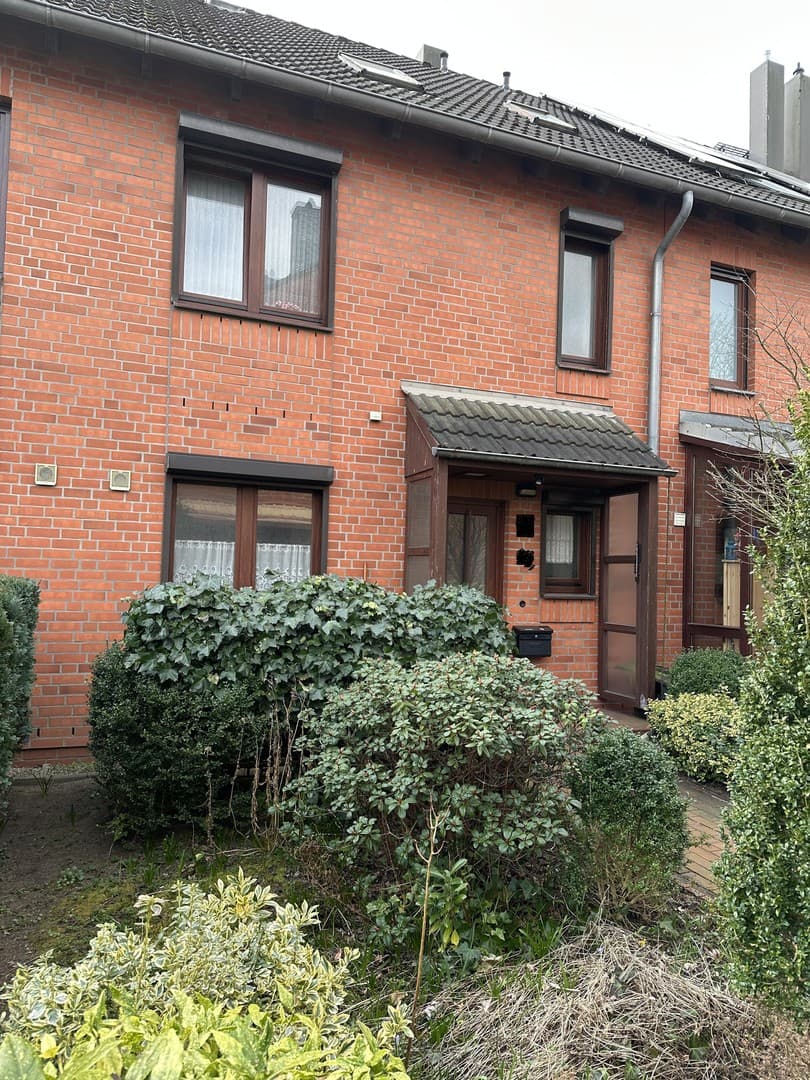 Großzügiges Reihenmittelhaus mit Kaminoption, Garage, Keller & Glasfaser in Kiel-Russee
