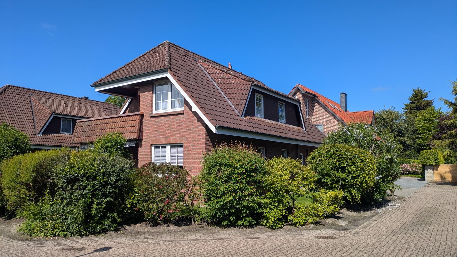 Helle 3 Zimmer Eigentumswohnung in ruhiger Toplage mit Südloggia und Carport – provisionsfrei