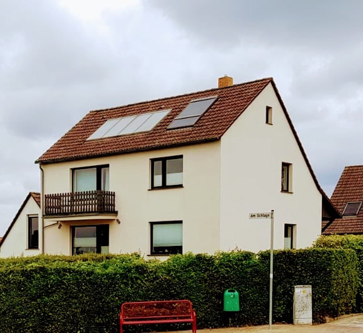 Gepflegtes Einfamilienhaus mit Nebengebäude und beheizbarem Pool
