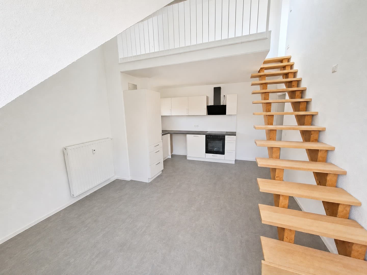 Neu sanierte 2,5 Zimmer-Maisonette-Wohnung