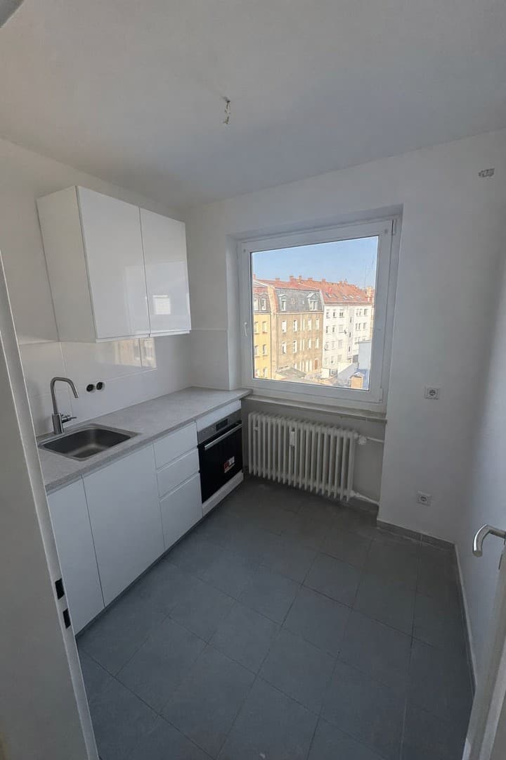 Frisch renovierte 1 Zimmer Wohnung mit Balkon und Einbauküche