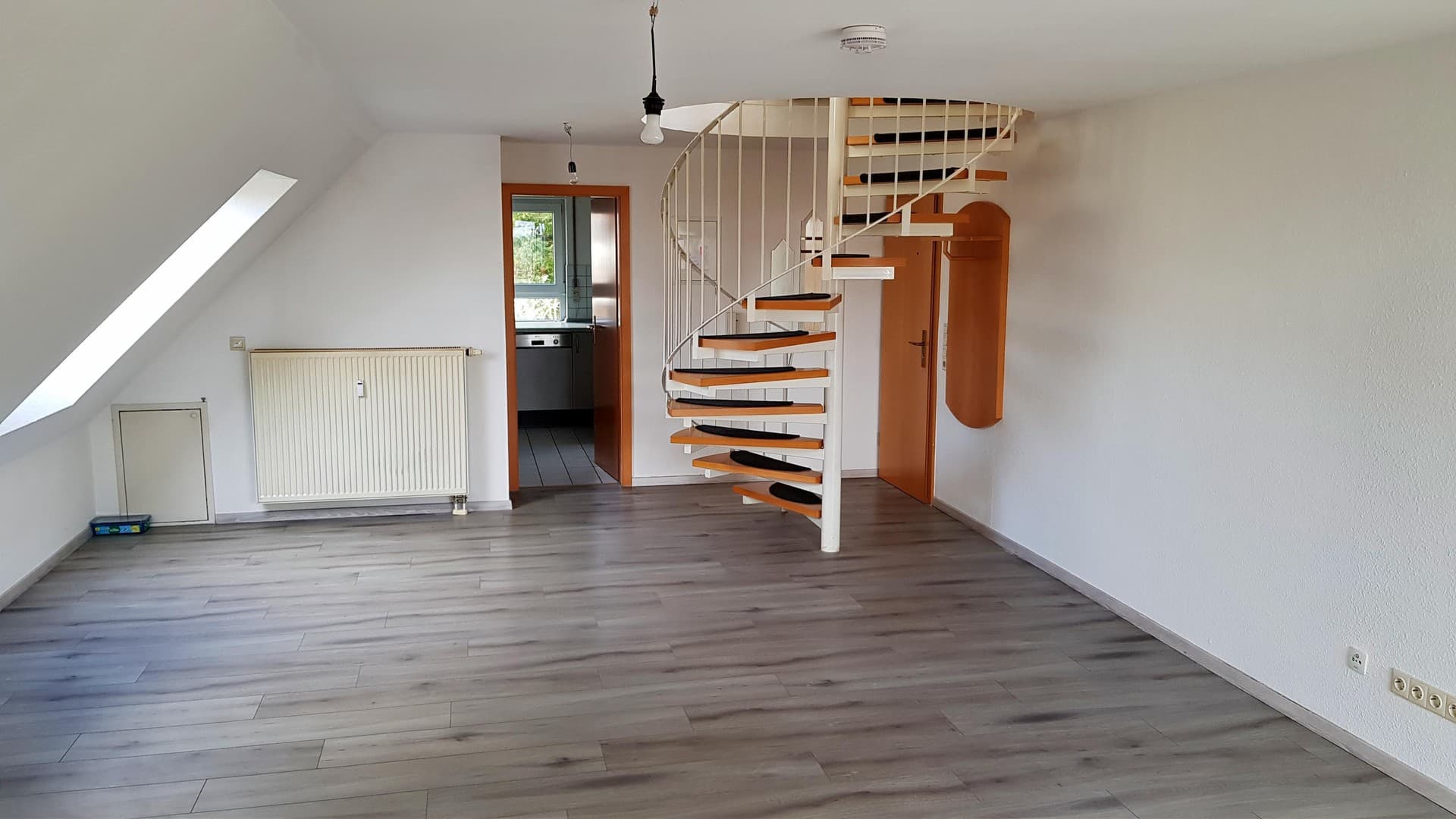 Helle 2 1/2-Zi.-Maisonette Whg. inkl. TG-Platz und zweitem Abstellraum in Kirchberg