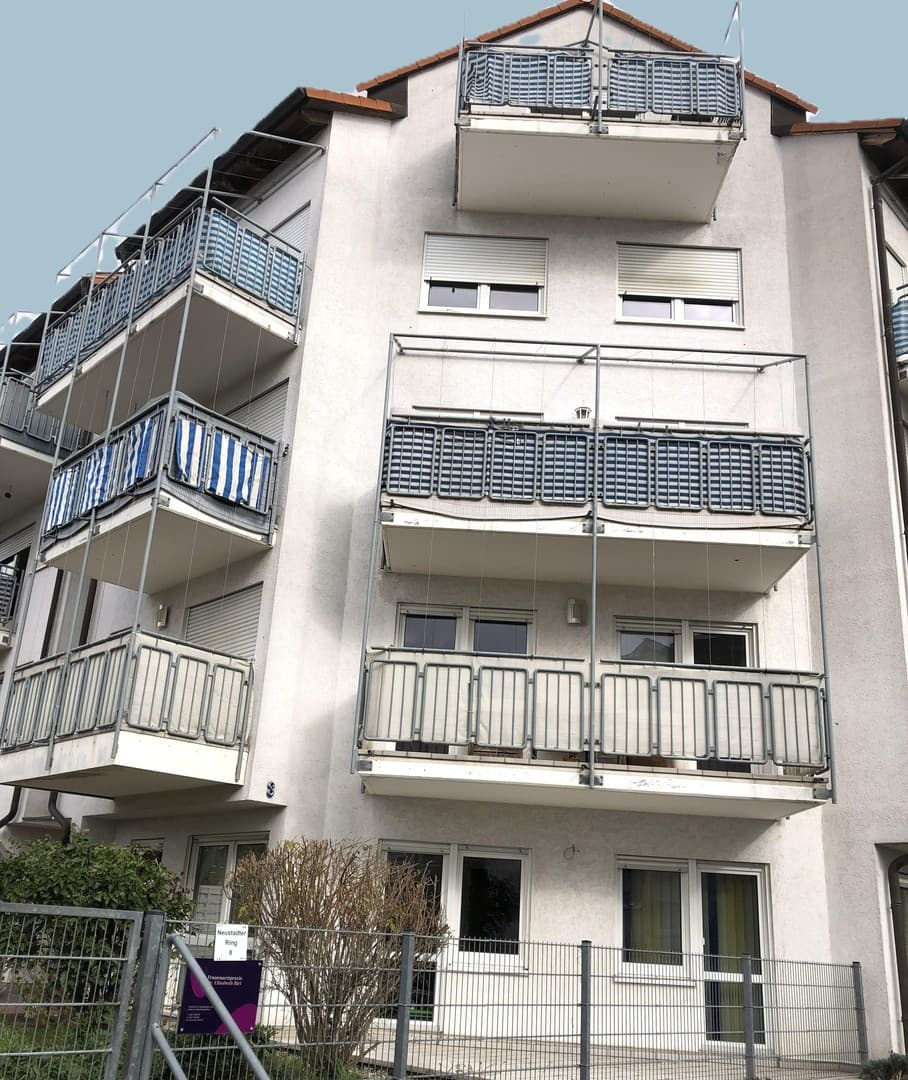 Helle, gemütliche 3 ZKB Wohnung mit 2 Balkonen, Tiefgaragenstellplatz und Aufzug