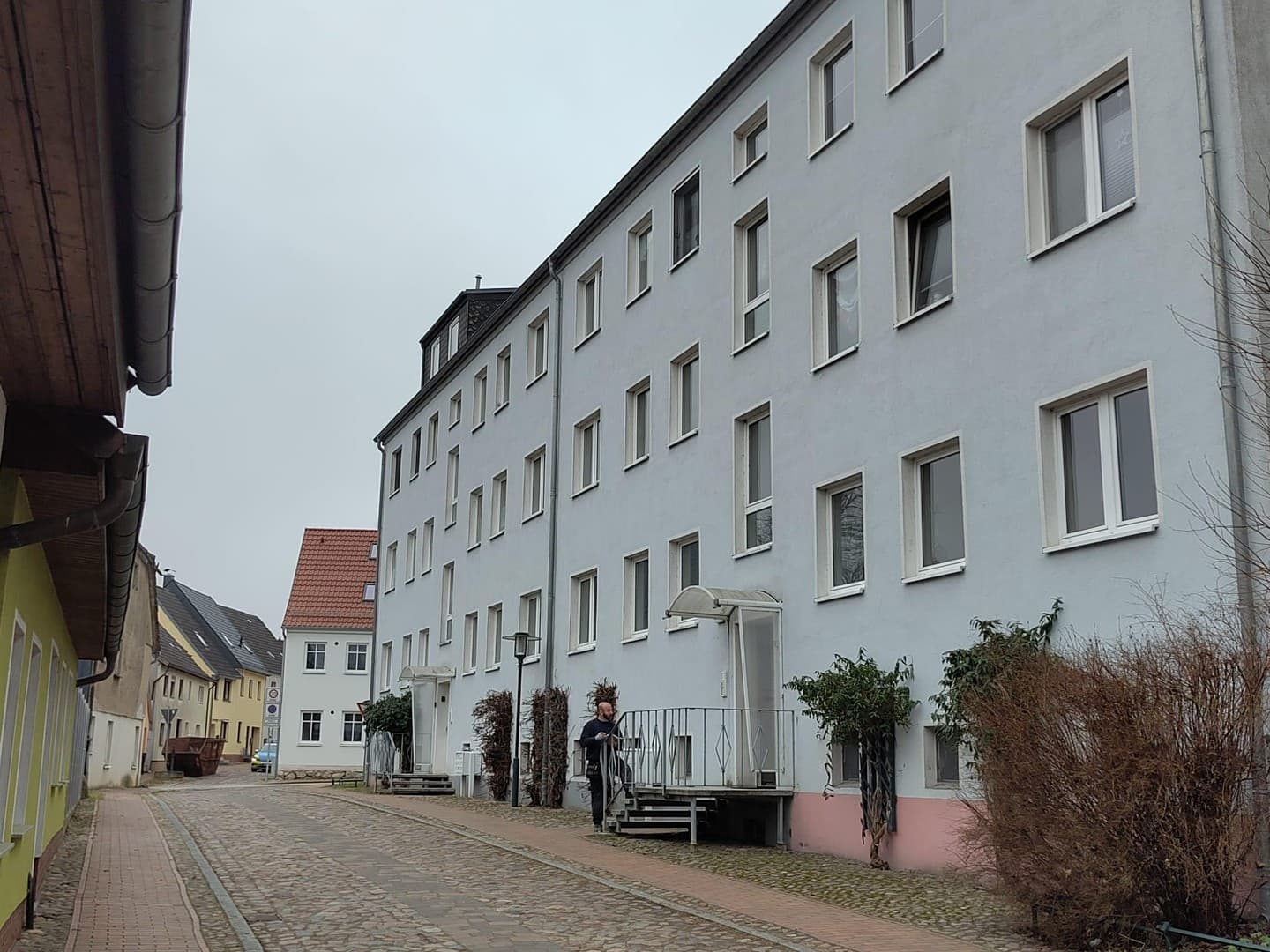 renovierte 3 Zimmer / Küche / Diele / Bad in Bad Sülze im Haus sind zwei Wohnungen frei!