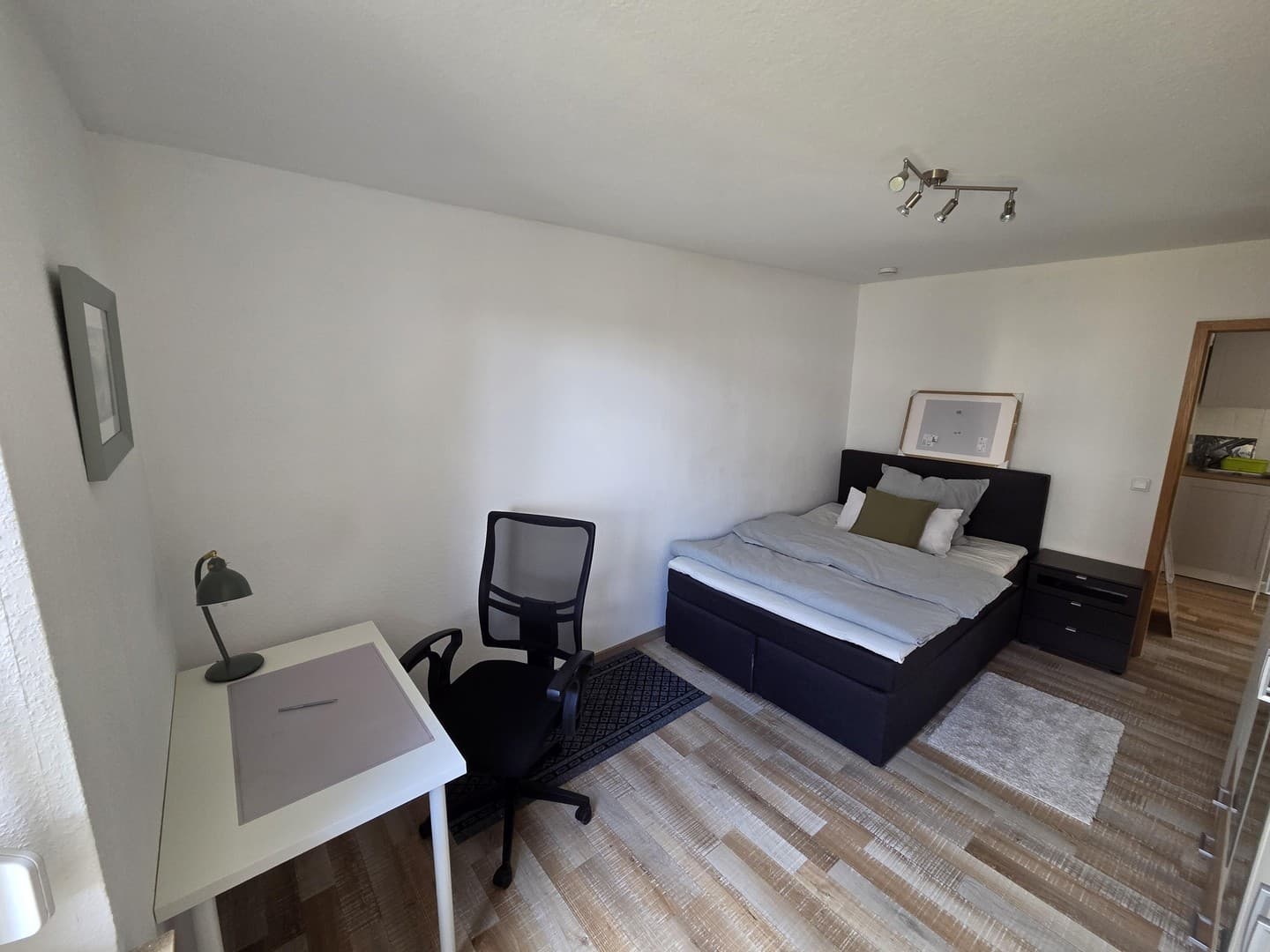 möblierte zwei-Zimmer-Wohnung mit Terrasse näche FH und Stadtzentrum