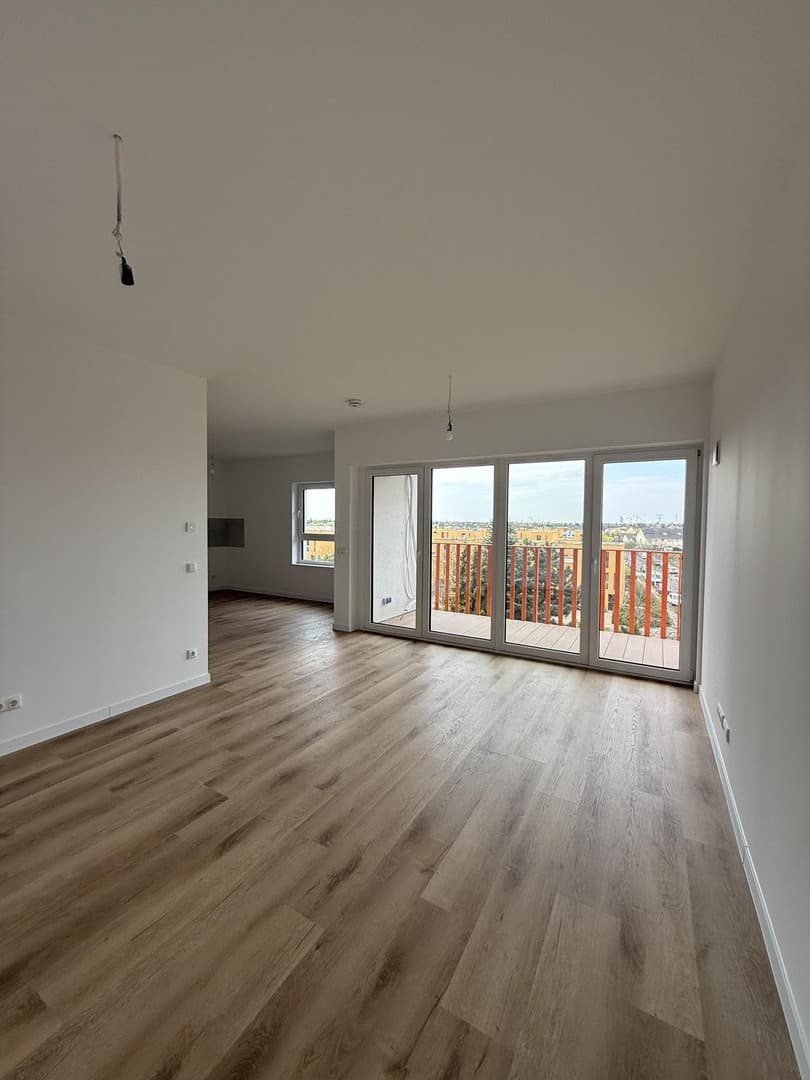 Sonnige 4-Zimmer Wohnung mit 2 Balkonen, Fussbodenheizung, Klimaanlage in Berlin Biesdorf, A15/16
