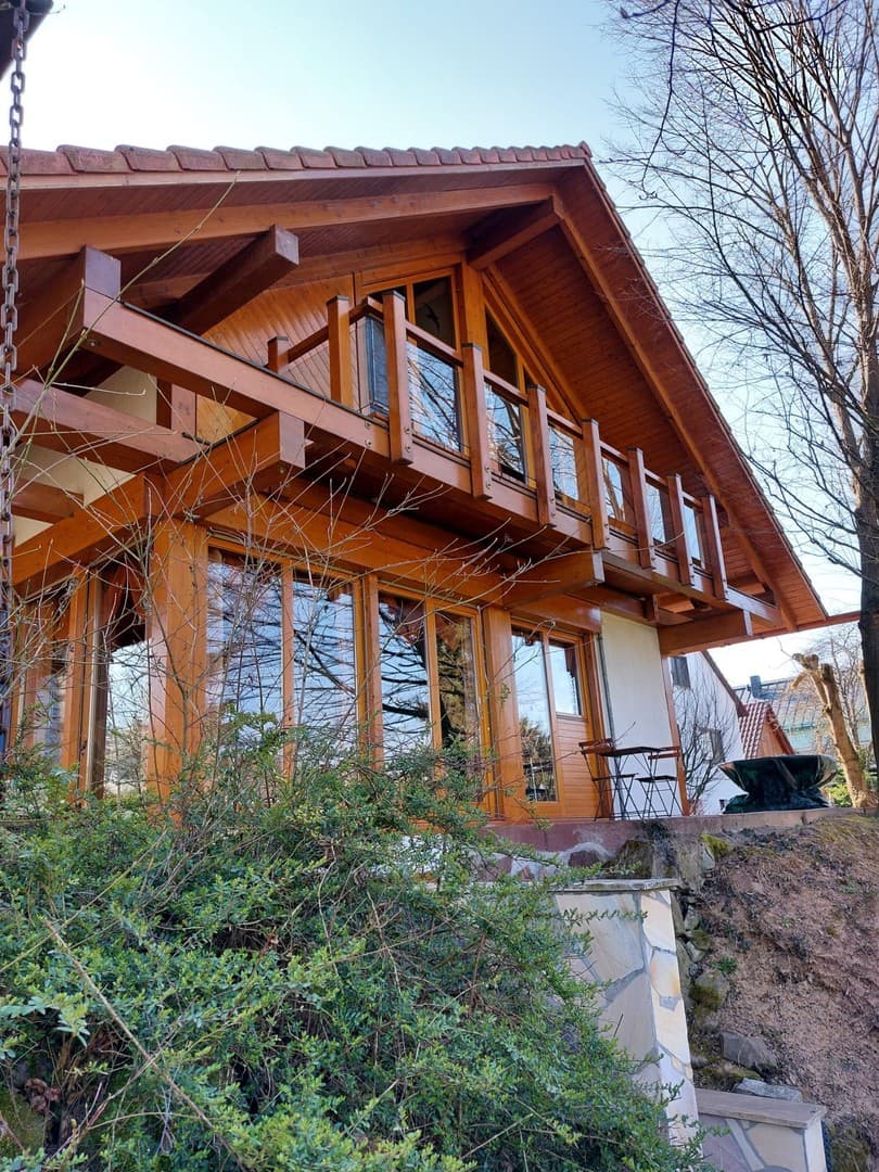 Einzigartiges Holzhaus im Grünen in Randlage und doch zentral