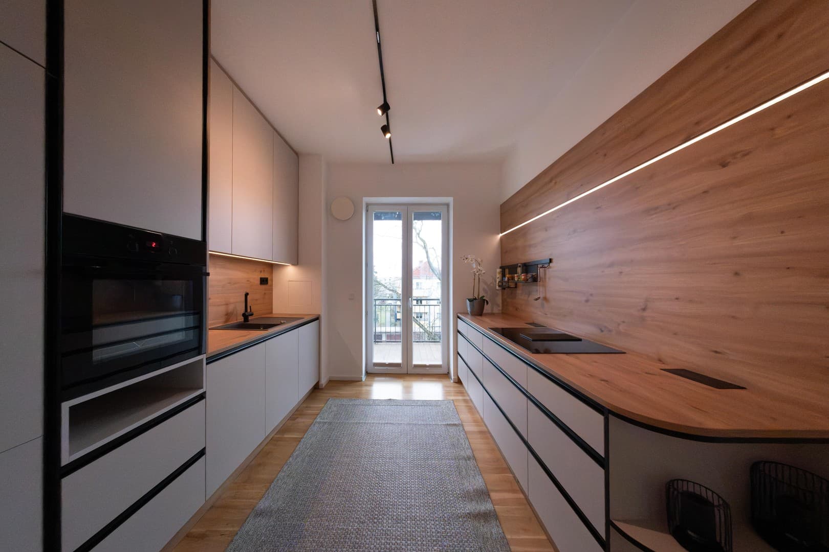 Frisch saniert & bezugsfertig I 3-Zimmer I Einbauküche I riesiger Sonnenbalkon - von privat