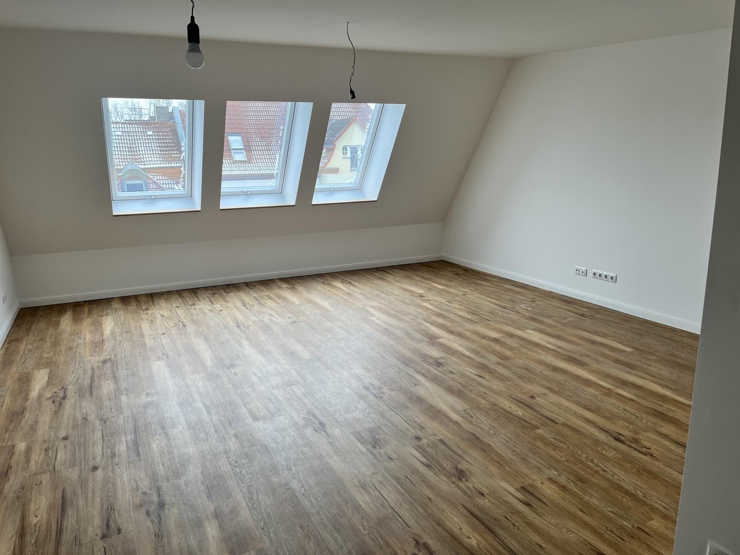 Dachgeschosswohnung Dietzgenstraße 93