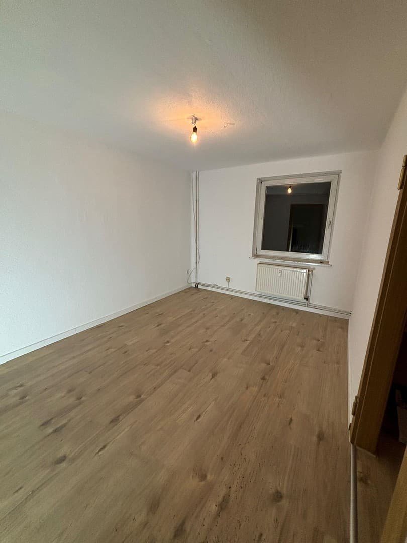 Faktor 16,67 - Dach des MFHs neu - Wohnung renoviert - seltene Chance!