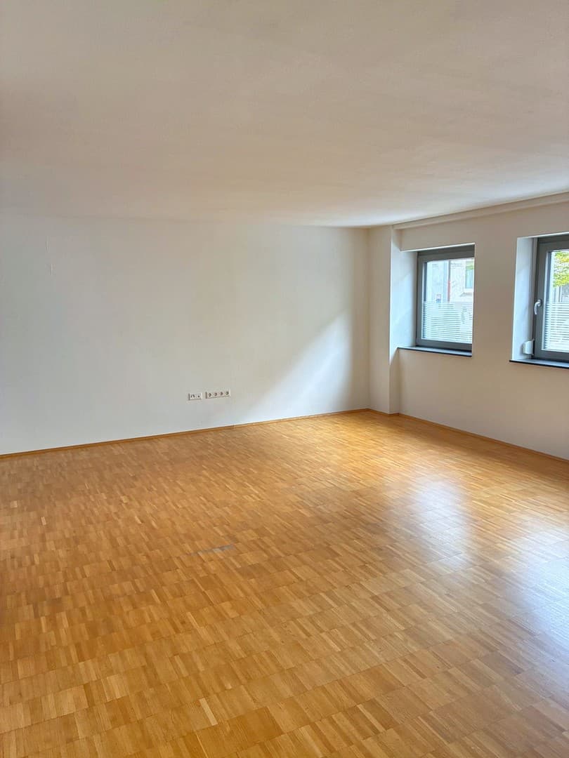 Hochwertig & zentral: 3-Zimmer-Wohnung mit Loggia, Parkett & TG-Stellplatz – Energieklasse A