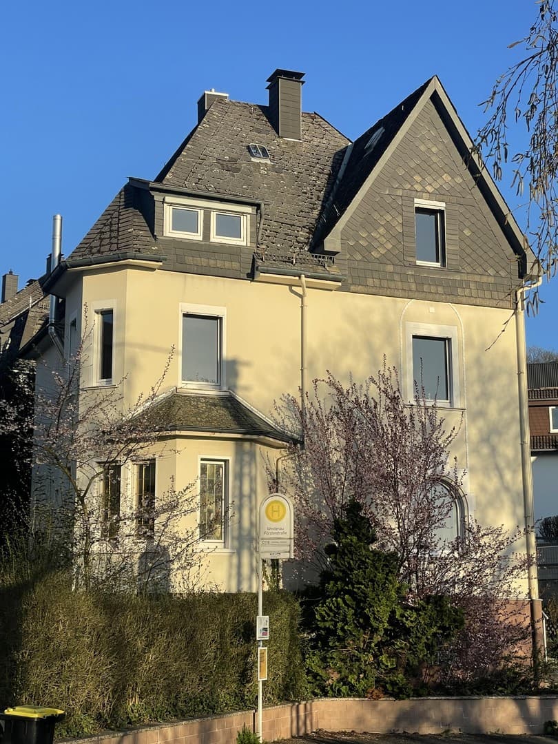Sanierte Altbauvilla mit 7 Zimmern in Weidenau