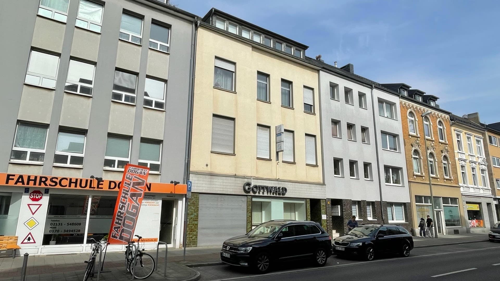 Großes Mehrfamilienhaus, 711 qm total, Neuss-Furth mit Arztpraxis, Geschäftslokal, Werkstatt, Garten