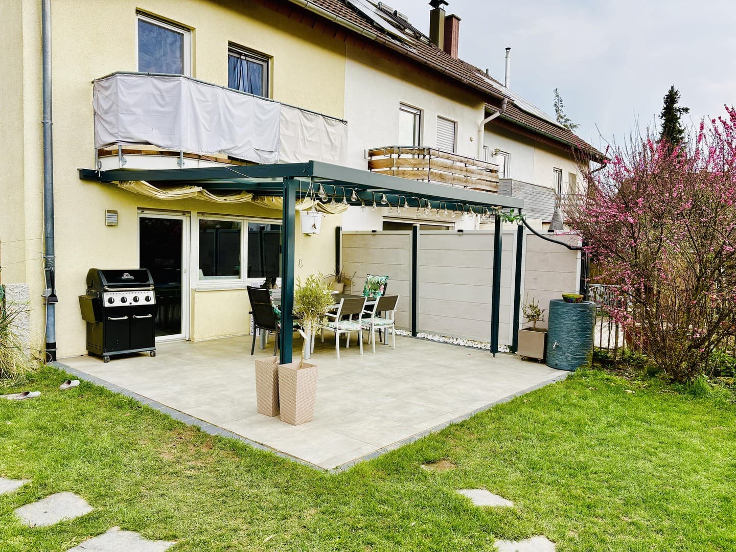 Modernisierte Doppelhaushälfte mit großem Garten in Eschbach