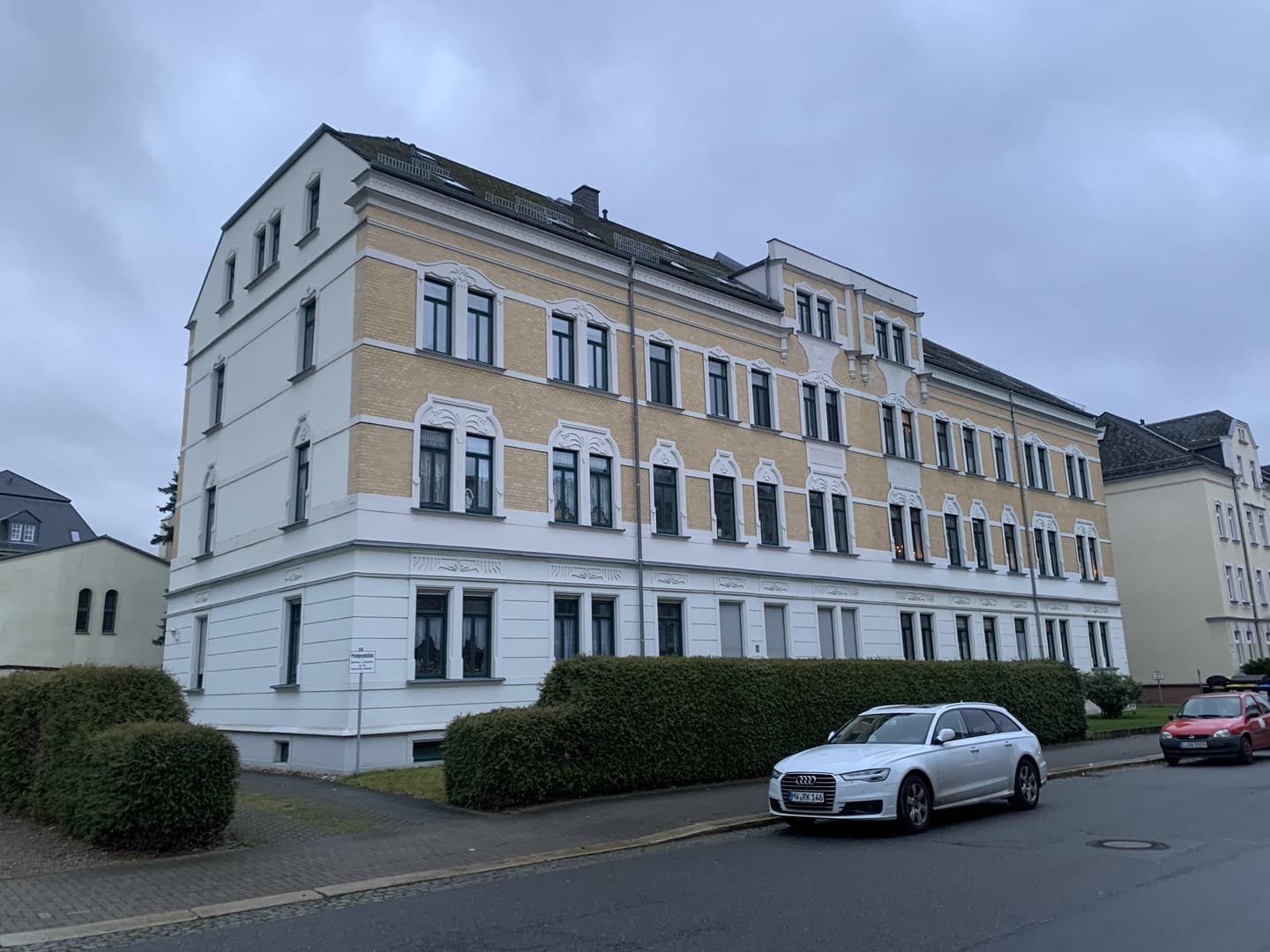 Erstbezug nach Renovierung - 4 Raum Familienwohnung in Altchemnitz mit Balkon, KfZ Stellplatz