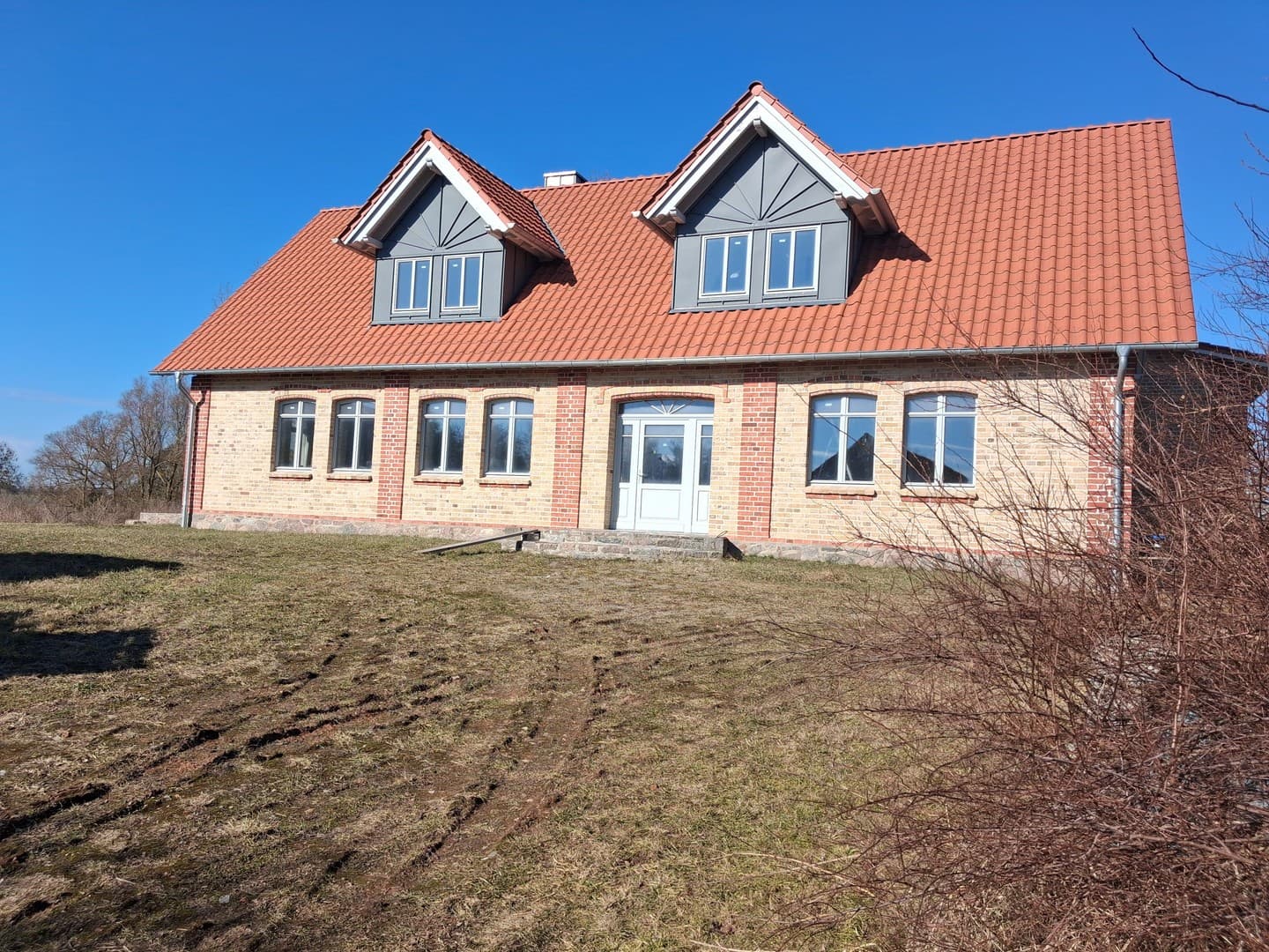 Außergewöhnliches Wohnhaus in freier Natur