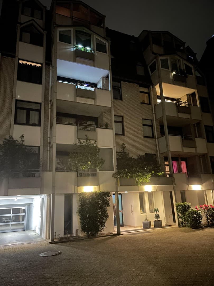 Von Privat sehr schöne & helle 2.5 ZKB in direkter Innenstadtlage