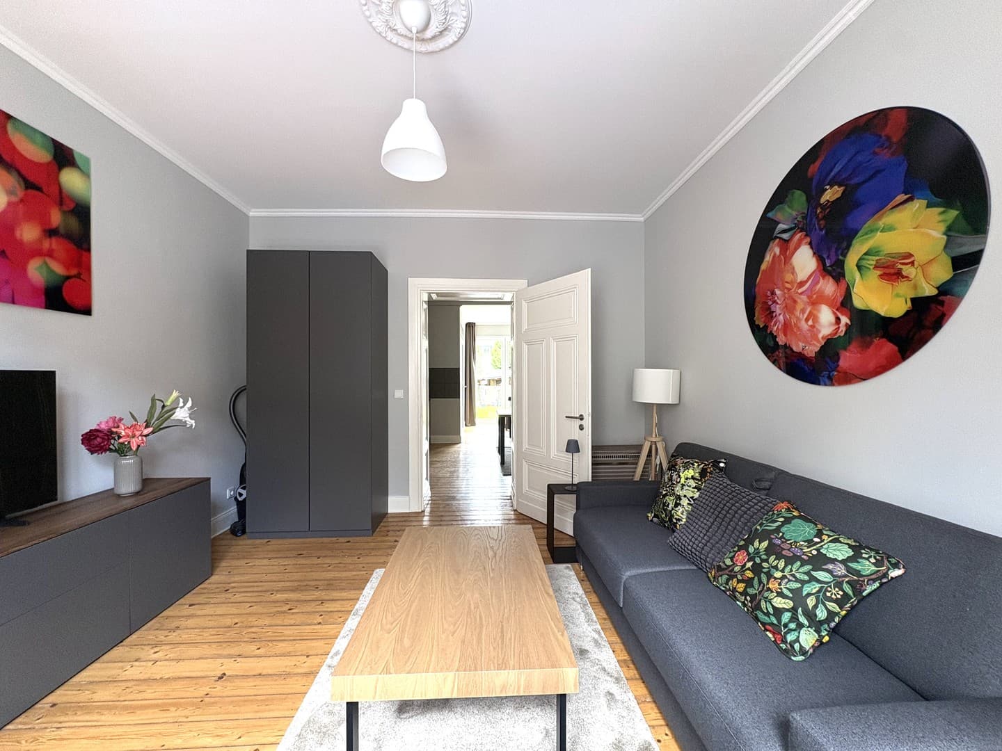 VOLLMÖBLIERTES 2-RAUM-GRÜNDERZEIT-SMARTHOME, TERRASSE, GARTEN, CITY- BESTLAGE