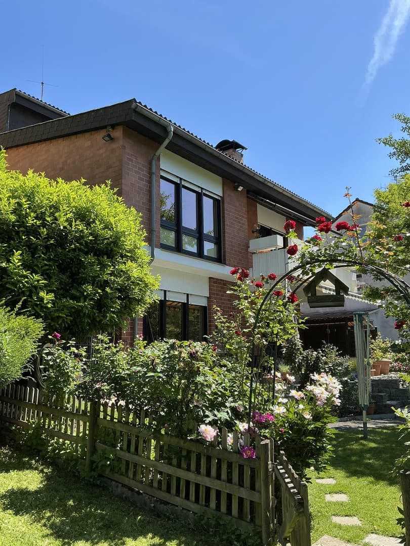 Provisionsfrei! Architektenhaus mit Split-Level-Bauweise in ruhiger Lage von Martinsthal