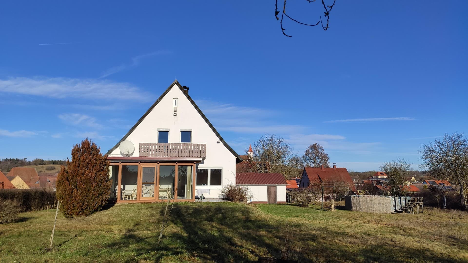 Gepflegtes EFH in ruhiger Ortsrandlage: Großes Grundstück in Dombühl (bezugsfrei ab Dezember)