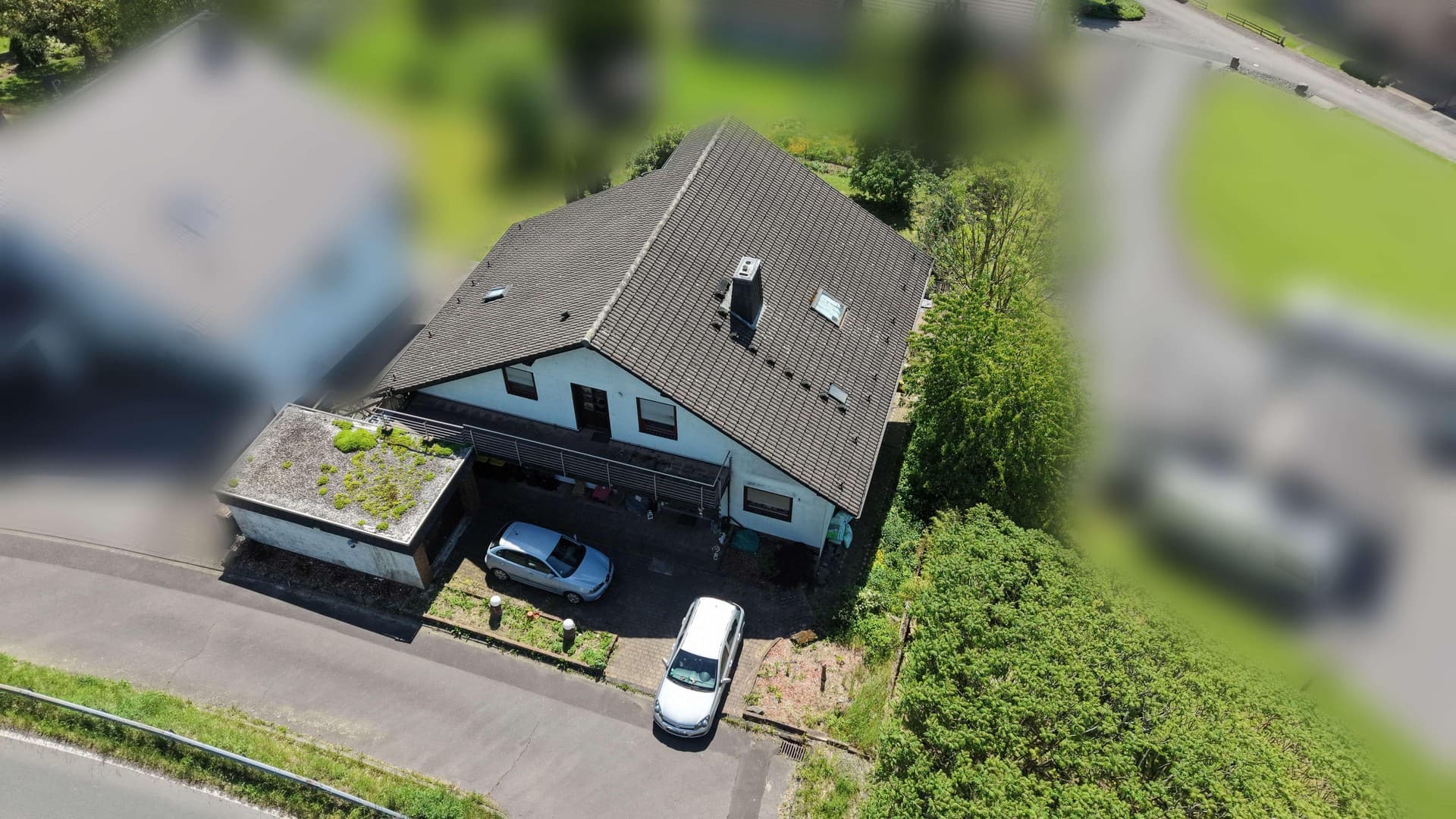 6,15 % Rendite, provisionsfrei! 2 bis 3-Familienhaus in erhöhter Lage mit Siegtalblick