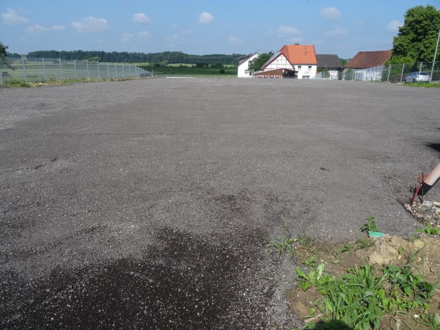 Baugrundstück inkl. Doppelgarage, umzäunt, Ortsrandlage.