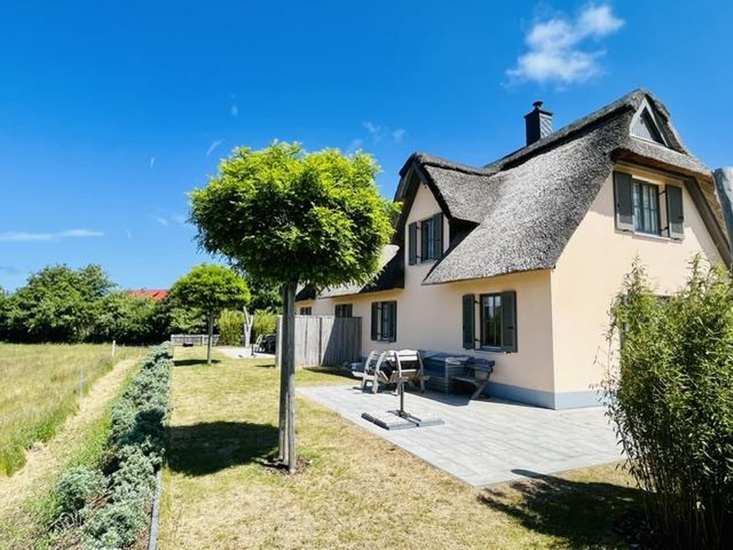 Entspannung pur - Reetgedecktes Ferienhaus in Stove zu verkaufen!
