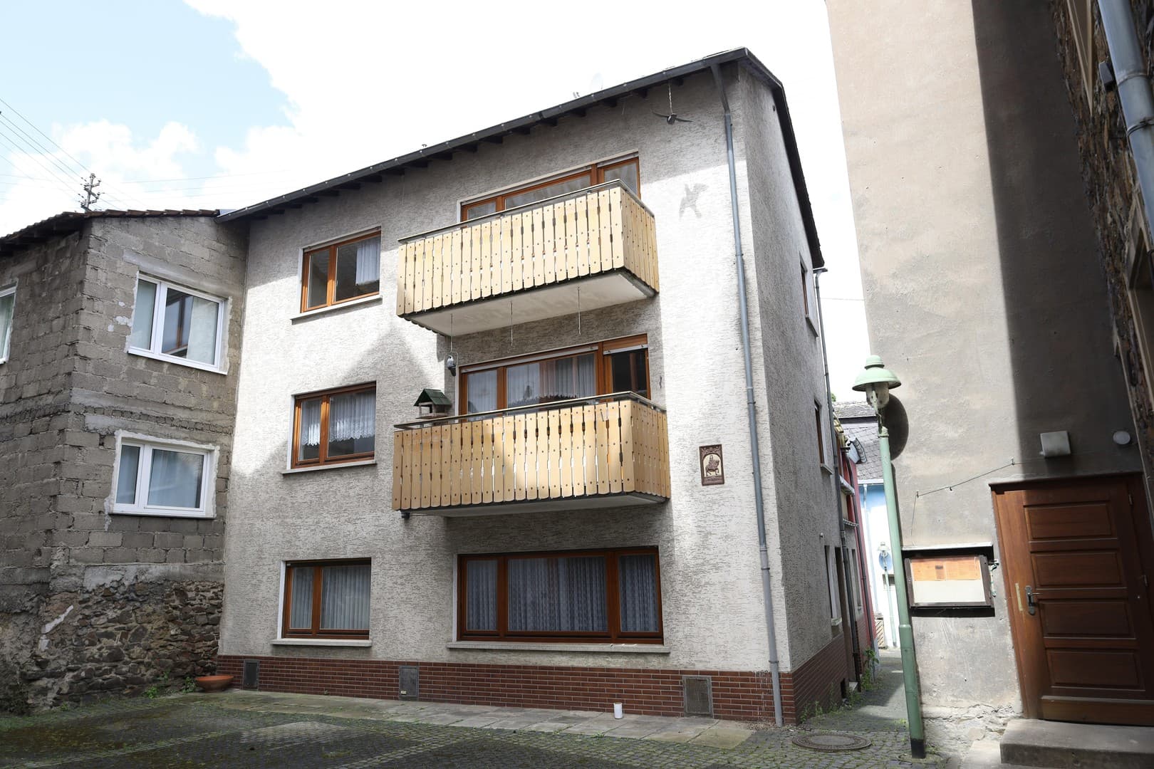 139 qm | 7 Zimmer | 2 Balkone | Reihenendhaus für 125.000 €