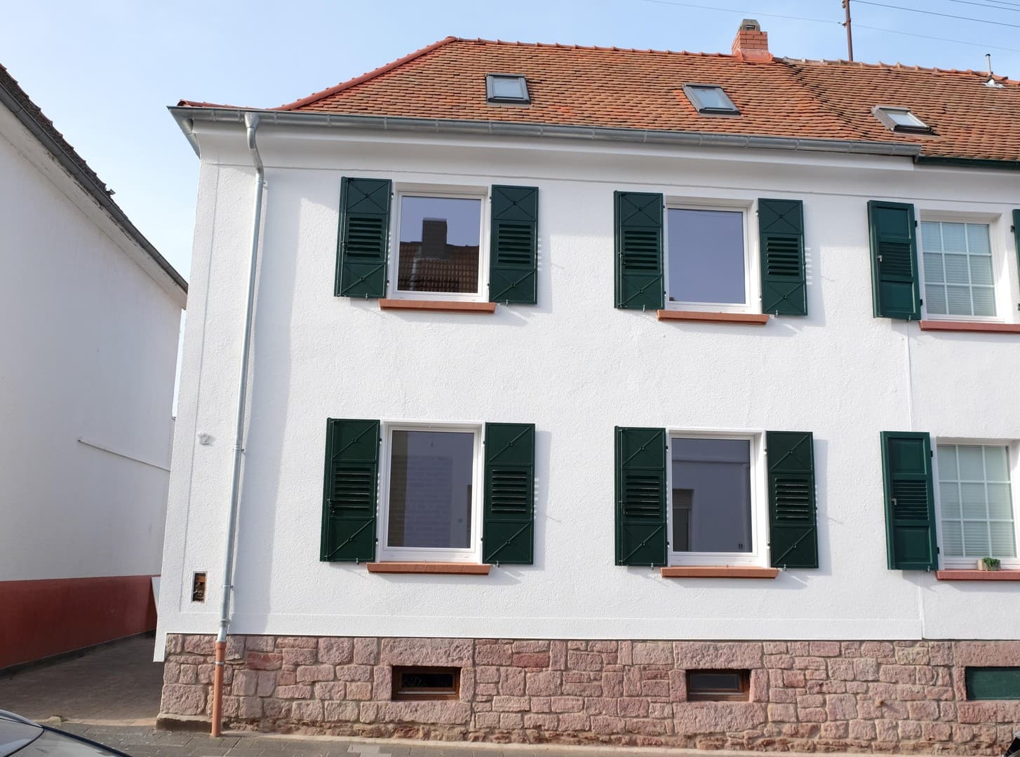 Dreieichenhain Doppelhaushälfte kernsaniert mit WP & Baugenehmigung für zweites Haus