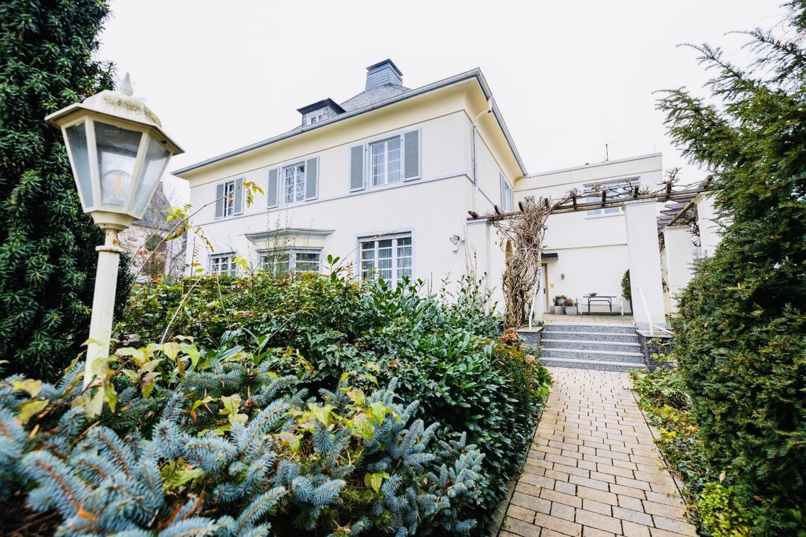 Altbau-Charme trifft modernen Komfort — 5 Zimmer, 140 m², 1.OG, Garten & Licht | Bad Homburg‑Kirdorf