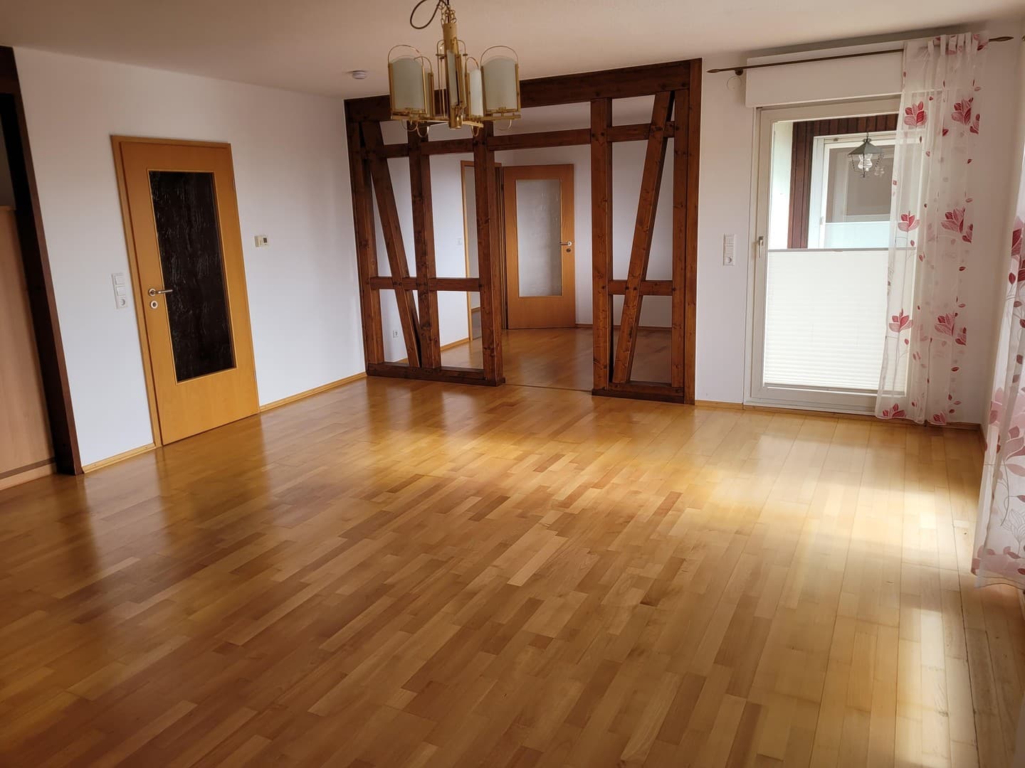 großzügige 4,5-Zimmer-Wohnung mit Terrasse und Gemeinschaftsgarten inkl. Außenpool in Grunholz