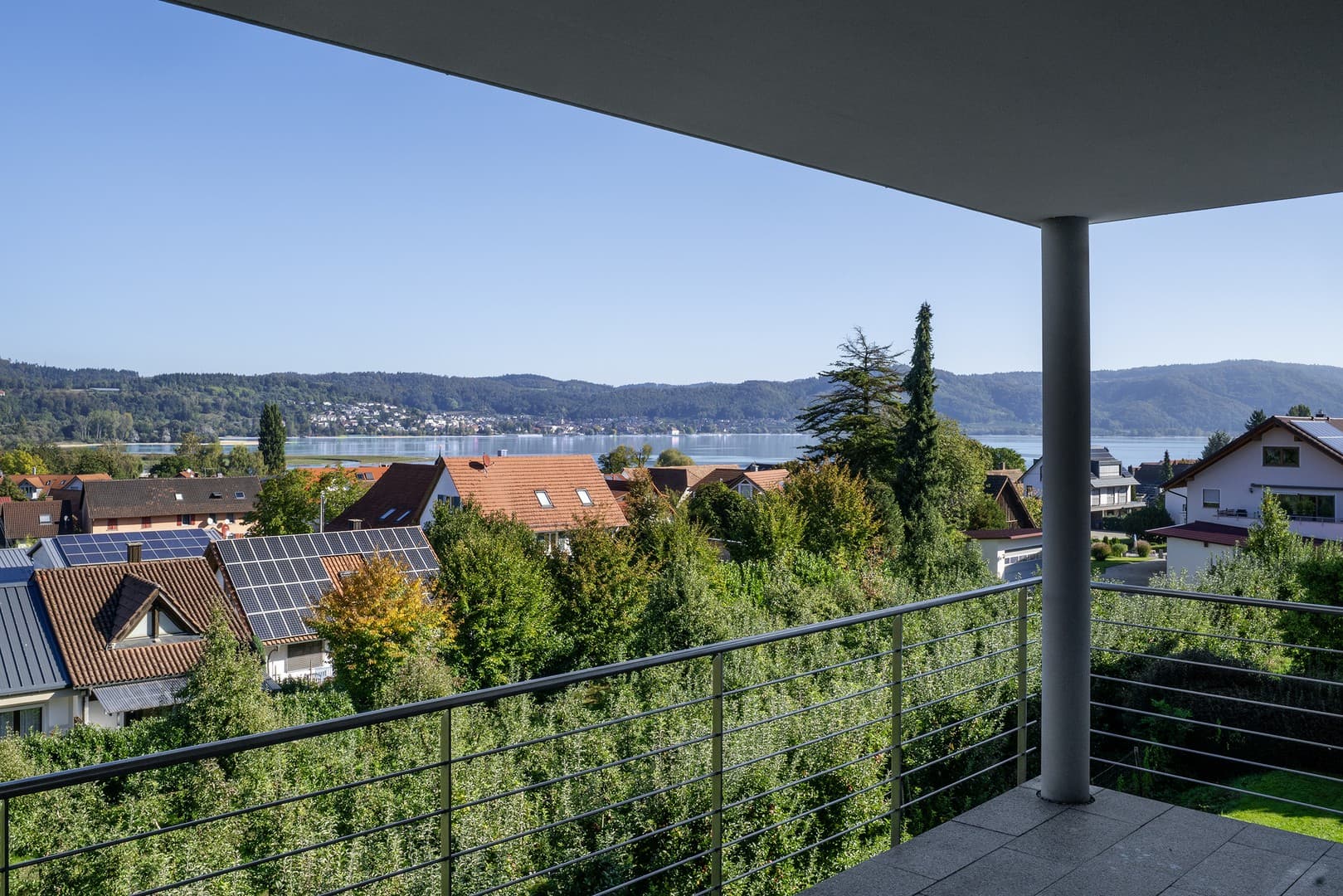 Exklusives Wohnerlebnis mit Seesicht: Barrierefreies Refugium in Bestlage von Bodman