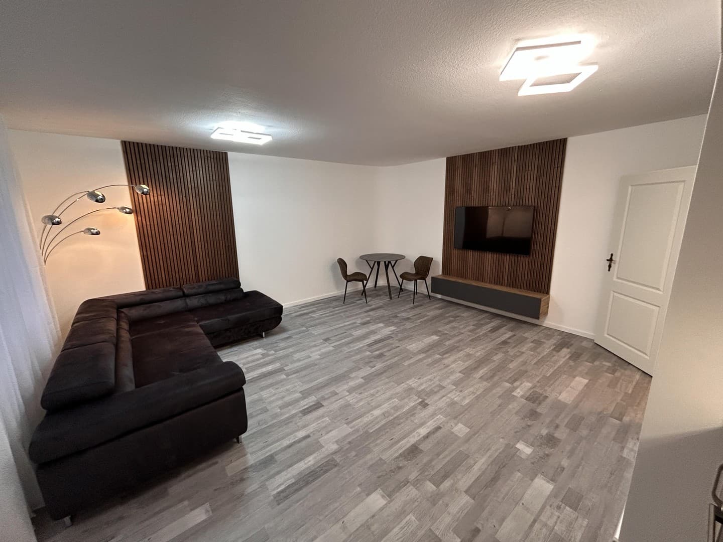 Moderne möblierte 1-Zimmer-Wohnung mit EBK, Aufzug und großer Terasse