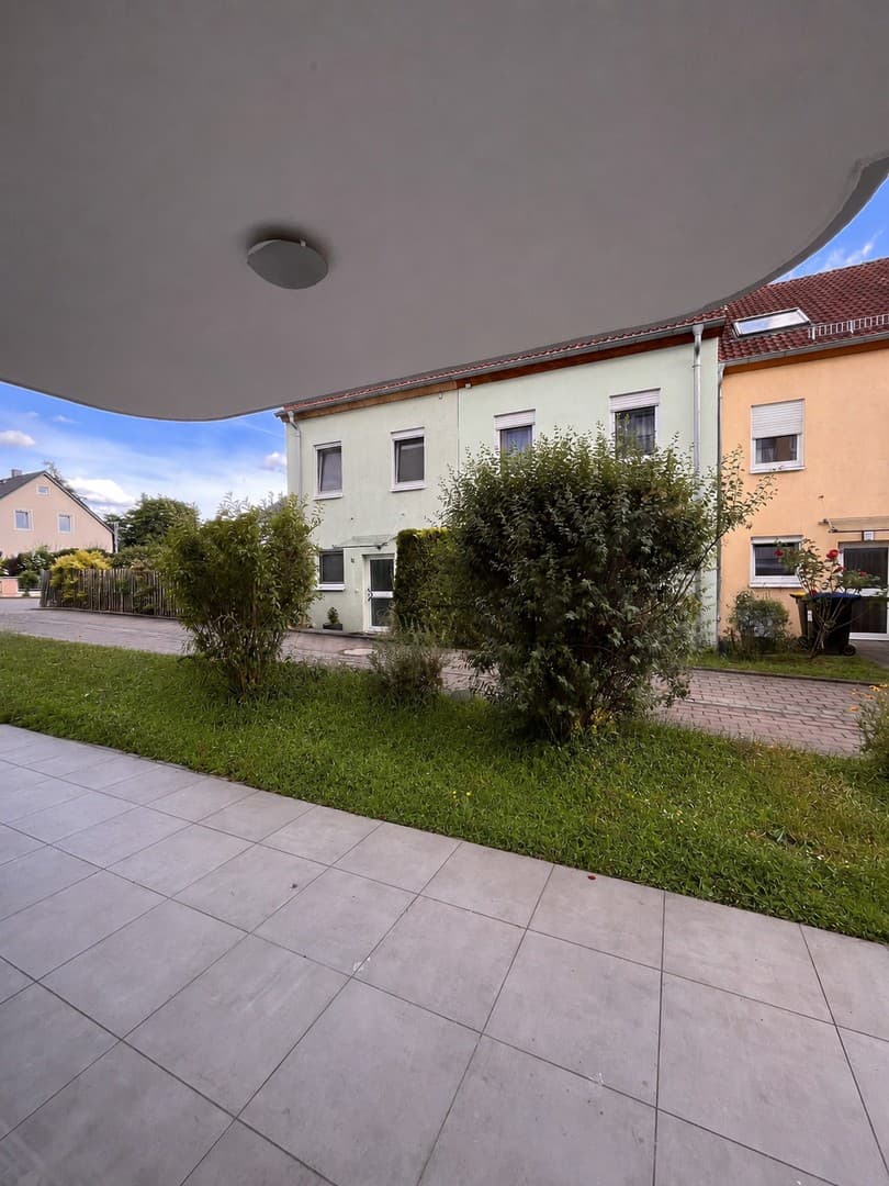 2-Raum Wohnung mit Einbauküche und Terasse im Herzen von Weinböhla