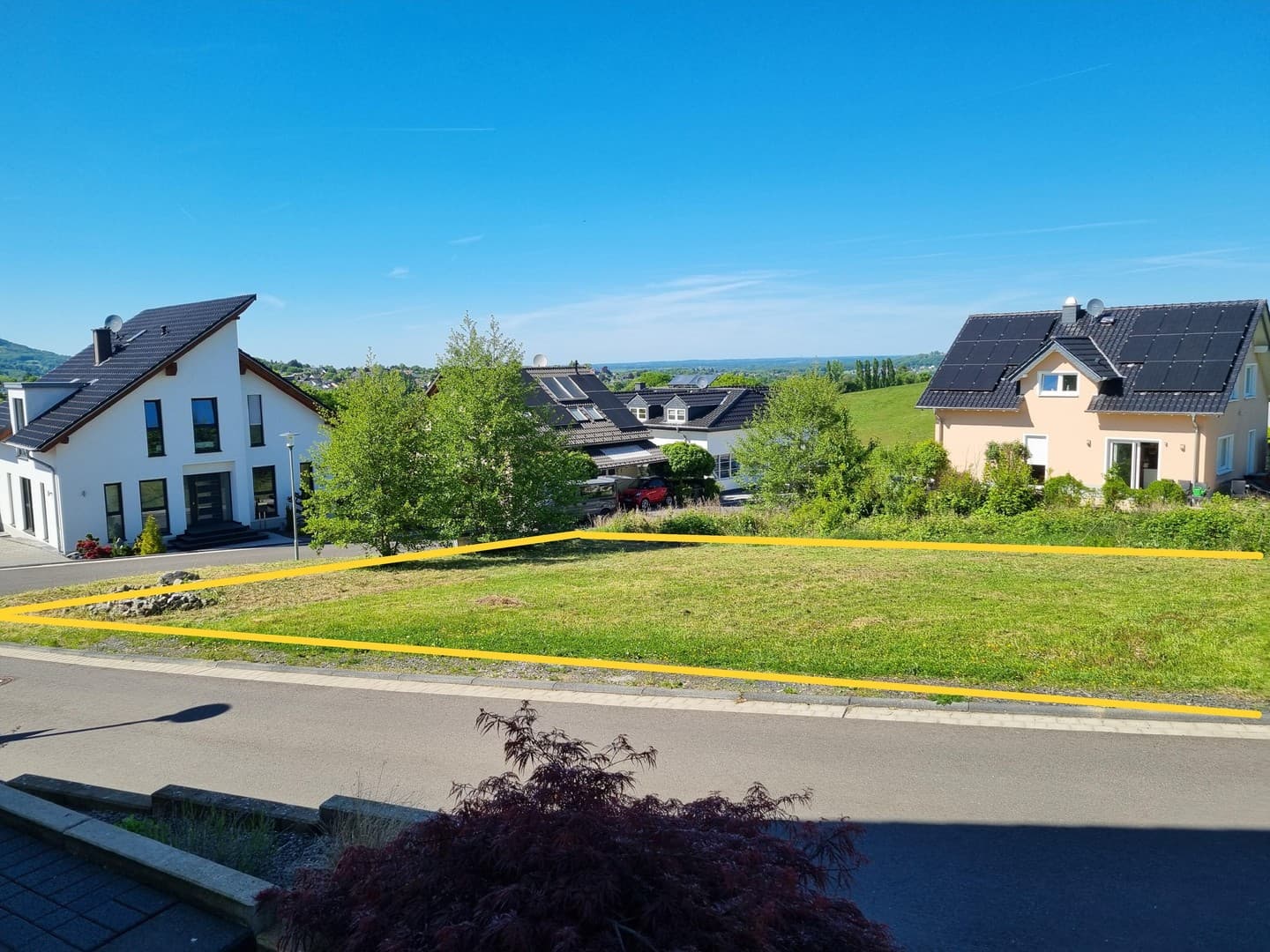 Ruhiges Eckgrundstück mit Fernblick